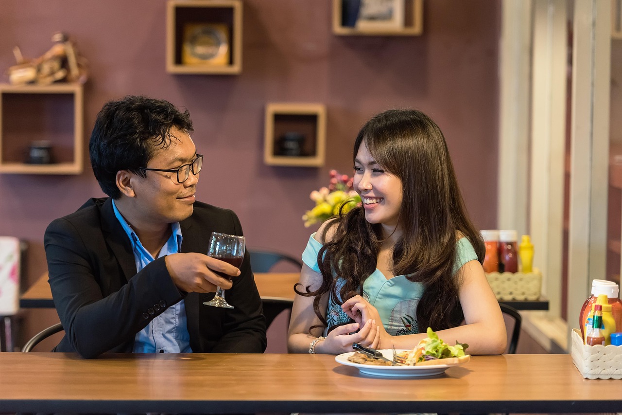 無口な彼女との会話を続けるための効果的な方法は？