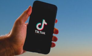 TikTokのDMが返信こない理由と対処法は？