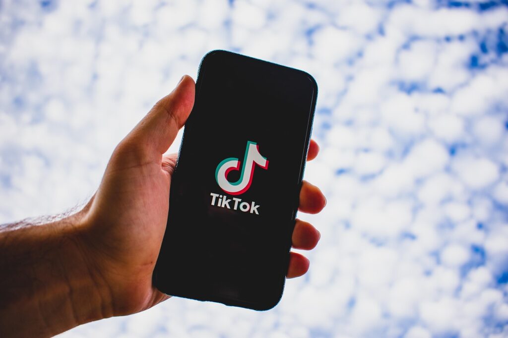 TikTokのDMが返信こない時の対処法は？